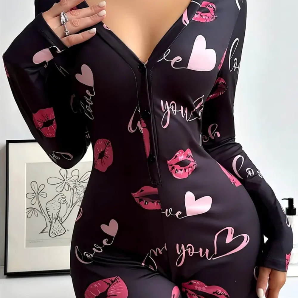 Stylish Black  with Pink Love Patterns nighty .